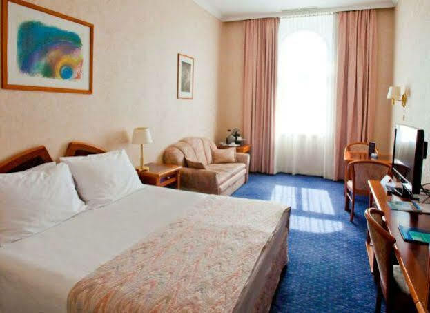 Hotel Radisson Blu Béke Hotel, 4*